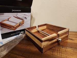 Porta Servilletas de Madera de Acacia con Barra Central de Acero Inoxidable, 6.25 Pulgadas, Color Marrón, para Exhibir y Organizar de Forma Elegante la Decoración Rústica del Hogar - Product Image 2