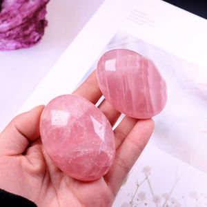 Pierres de palmier en quartz rose naturel, pierres polies, pierres de main, spécimens de cristaux décoratifs pour la décoration de la maison et du bureau, vente en gros - Product Image 1