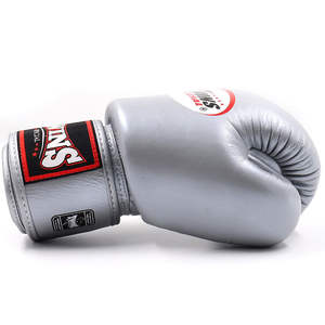 Gants de boxe Sanda en cuir de vache véritable faits à la main Twins Muay Thai avec fermeture auto-agrippante et prise en main - Argent/Rouge - Product Image 6