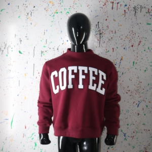 Sudadera COFFEE con cuello alto, 450 GSM, nombre personalizado, bordado en aplique, corte holgado, 100% algodón, felpa francesa. - Product Image 2