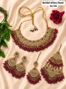 Conjunto de gargantilla Kundan premium en forma de corazón color pastel, chapado en oro antiguo, con collar de perlas, aretes y Maang Tikka para boda india. - Product Image 3