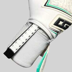 Gants de gardien de but de football ADVANCE Mentality Monster Fingersave respirants en latex allemand de 4 mm avec fermeture auto-agrippante - Product Image 3