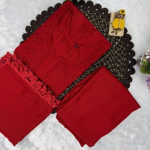 Ensemble prêt-à-porter pour femme, kurta, pantalon et dupatta en rayonne et coton brodé, entièrement cousu, tenue ethnique pour les occasions spéciales - Product Image 5