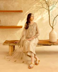 ชุดเซ็ตเสื้อผ้าไหมโรมันแบบหนาสำหรับงานปาร์ตี้ พร้อมกางเกงและผ้าคลุมไหล่สำหรับสุภาพสตรี - Product Image 2