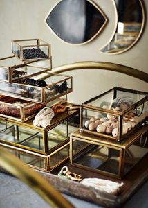 Boîtes de rangement décoratives en métal et verre faites à la main et personnalisées avec cadre métallique pour organiser les bijoux et les boîtes à bijoux en verre. - Product Image 6