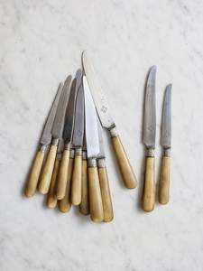 Collection de Couverts en Os Poli avec Manche en Os – Ensemble de Fourchettes à Salade en Métal avec Manche Ivoire – Ustensiles de Service - Product Image 1