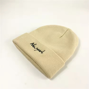 Bonnet tricoté chaud d'hiver en gros avec logo personnalisé, bonnet de sport tendance, bonnet personnalisé de haute qualité - Product Image 3