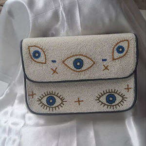 กระเป๋าถือทำมือ MS Handicraft ประดับลูกปัดแก้วสีสันตามสั่ง พร้อมหูหิ้วแบบสบายๆ  งานแฮนด์เมดจากอินเดีย รูปทรงบาแกตต์ตามสั่ง - Product Image 1