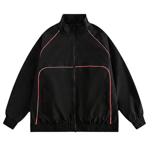 เสื้อแจ็คเก็ตสปอร์ตสีดำสำหรับผู้ชาย แต่งตะเข็บสีชมพู ซิปปิด คอตั้ง กันลม เหมาะสำหรับใส่ในฤดูใบไม้ร่วง - Product Image 1