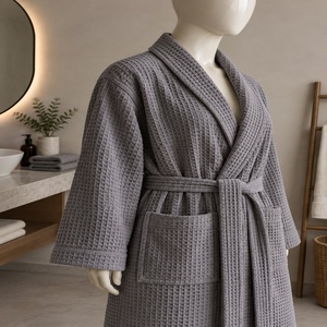 Peignoir en tissu éponge gaufré gris avec ceinture et poches - Product Image 5