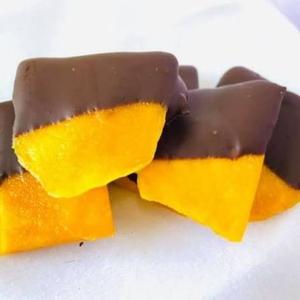 Mangues séchées enrobées de chocolat de qualité supérieure, collation naturelle de fruits tropicaux - Product Image 3