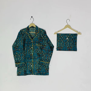 ชุดนอนลายดอกไม้สีเขียวอมฟ้ากลางคืน - Product Image 1