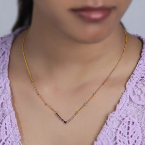 สร้อยคอเพชรสีม่วงแบบไล่ระดับพร้อมดีไซน์แท่งประกายโค้งมนสวยงาม - Product Image 4