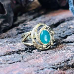 Anillo de Calcedonia Azul, Anillo Boho con Diseño en Espiral, Anillo de Latón Dorado, Anillo Étnico de Latón, Anillo Vintage, Venta al por Mayor - Product Image 3