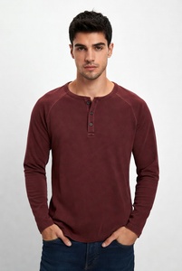 เสื้อเชิ้ตแขนยาวลำลองสำหรับผู้ชาย สีมารูน ทรงหลวม สวมใส่สบายทุกวัน - Product Image 1