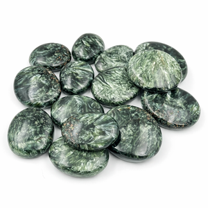 Pierre de palmier ovale en séraphinite verte naturelle faite à la main, marque Chakralume, pour la guérison, le Reiki, la méditation, la thématique de l'amour et la décoration énergétique - Product Image 1