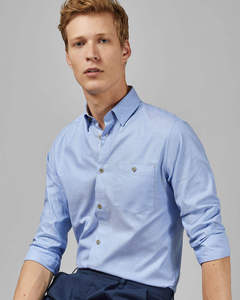 เสื้อเชิ้ตแขนยาวสีฟ้าอ่อนสำหรับผู้ชาย สีพื้น ผ้าฝ้ายป๊อปลิน 100% กันยับ ปกคอเสื้อพับได้ สไตล์สมาร์ทแคชชวล - Product Image 4