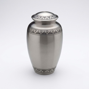 Urne funéraire de luxe personnalisée en argent, avec cœurs gravés à la main, en métal, pour cendres, couvercle sécurisé à vis, urne commémorative décorative - Product Image 1