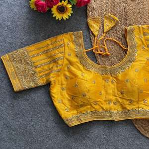 Blusa de novia con bordado elaborado y lentejuelas, de seda Pantham, completamente cosida y lista para usar. - Product Image 4