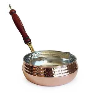 Poêle à omelette en cuivre martelé à la main avec poignée en cuivre, design moderne, compatible gaz et induction, écologique, passe au lave-vaisselle - Product Image 3