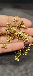 Breloques en laiton à forme géométrique spirale, breloques dorées brutes, breloques bohèmes pour macramé et fabrication de bijoux - Product Image 4