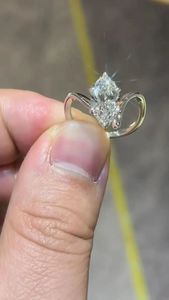 Bague de fiançailles solitaire en or blanc 14 carats avec diamant de laboratoire taille marquise 1 carat, bijou de mariée élégant - Product Image 4