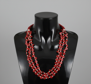 Collar matinee hecho a mano con botones rojos de hueso Rumba, detalles en ivorine y cierre de mosquetón ajustable. - Product Image 3