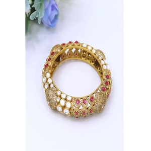 Hermosas Pulseras de Moda de Latón Chapado en Oro de Primera Calidad con Piedras de Moissanita para Bodas, Colección para Mujer - Product Image 1