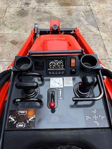 Minicargadora de orugas compacta diésel Kubota SCL 1000 con componentes clave - Product Image 5