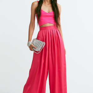 Débardeur d'été sans manches respirant pour femme avec soutien-gorge intégré, coussinets amovibles et bretelles spaghetti, en mélange de polyester - Product Image 3