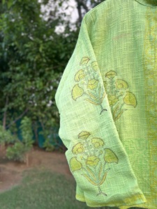 เสื้อแจ็คเก็ตผ้าฝ้ายสีเขียวอ่อนพิมพ์ลายด้วยมือสำหรับฤดูใบไม้ร่วง/ฤดูหนาว สำหรับยูนิเซ็กซ์ งานฝีมือพรีเมียม ศิลปะพฤกษศาสตร์ แฟชั่นลำลอง - Product Image 2
