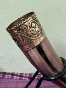 Copa de Cuerno Vikinga Rústica, Hecha a Mano, para Beber, Ideal para Representaciones Medievales - Product Image 1