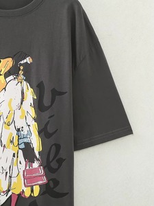 เสื้อยืดคอกลมสีเทา พิมพ์ลายด้านหน้า แขนสั้น สไตล์ลำลอง แฟชั่นสำหรับผู้หญิง เสื้อยืดคุณภาพสูงสำหรับผู้หญิง - Product Image 2