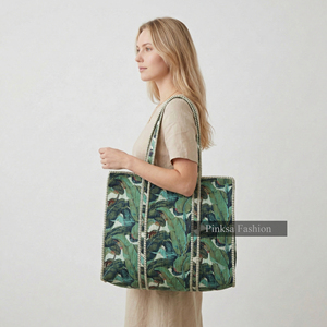 Bolso de mano de algodón acolchado con hojas de plátano tropicales al por mayor, con bolsillo interior con cremallera, estilo Jaipur Block Print, ideal para el mercado. - Product Image 1