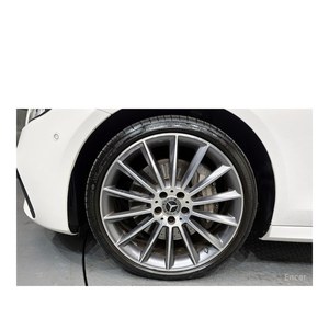 Mercedes-Benz E350 4MATIC AMG Line Classe E 2023 avec volant à gauche, boîte de vitesses automatique, sièges en cuir, caméra arrière - Product Image 5