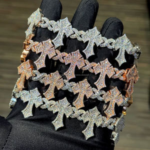 Bracelet Designer à Maillons Croisés avec Pierres de Moissanite Brillantes, Surface Entièrement Sertie et Style de Bijou Imposant - Product Image 4