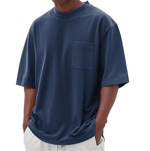 เสื้อยืดคอกลมแขนสั้นผู้ชาย สีเขียว ทรงปกติ ผ้าเจอร์ซีย์คอตตอน 100% ระบายอากาศได้ดี น้ำหนัก 220 กรัม เสื้อยืดเปล่าสไตล์ลำลอง มีกระเป๋าหน้า สามารถสั่งทำได้ - Product Image 3