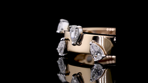 Anillo Moderno con Diamantes Cultivados en Laboratorio en Forma de Pera Dispersos |   Anillo de Diamantes de Diseño Minimalista para Uso Diario - Product Image 5