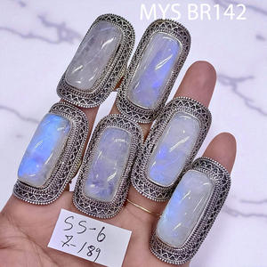 แหวนเงินแท้ 925 ประดับมูนสโตนสีรุ้งธรรมชาติ ดีไซน์สวยงาม ราคาขายส่ง - Product Image 1