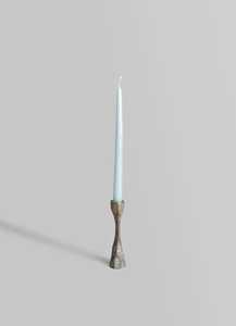 Candélabre en aluminium fait main Radiance avec motif floral, durable et écologique, pour usage religieux - Product Image 2