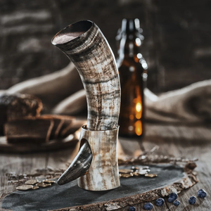 Cuernos Vikingos para Beber con Diseño Animal Tallado Ecológico, Soporte para Cuernos Hecho de Cuernos de Búfalo, Fabricante y Exportador de la India - Product Image 1