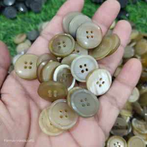 Botón de cuerno de buey natural marrón, hecho a mano, accesorio de costura para abrigos y prendas, al mejor precio. - Product Image 6