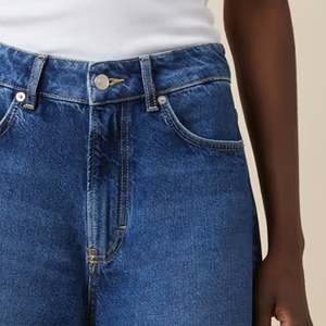 Comfortable Daily Wear Wholesale Women Shorts With Button Closure / <b>Denim</b> <b>Material</b> With Side Pockets And Logo Designing For Bulk - Product Image 4