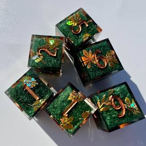 Dés à Jouer en Résine Aurora pour D&D, 1 pièce, 18mm, D6 à Bords Tranchants, Polyédrique en Résine Rose avec Chiffres Dorés, pour Jeux de Table RPG Dungeons and Dragons - Product Image 4