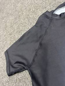 เสื้อรัดรูปแขนสั้นแบบยูนิเซ็กซ์ สีดำ แดง ขาว พิมพ์ลายแบบซับลิเมชั่น ระบายอากาศได้ดี แห้งเร็ว 220 กรัม ผ้ายืดสแปนเด็กซ์/โพลีเอสเตอร์ - Product Image 3