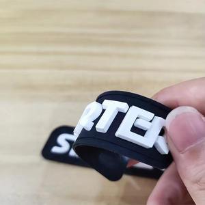 Parches de PVC de Goma 3D Personalizados en Forma de Corazón para Uniformes, Clubes y Campamentos, con Gancho y Bucle, Termoadhesivos y para Coser, Pedidos Personalizados al por Mayor 2026 - Product Image 2