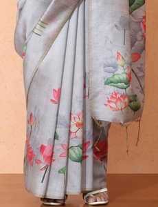 Sari de Seda Tussar Gris con Estampado Floral KV con Blusa Sin Coser - Product Image 2