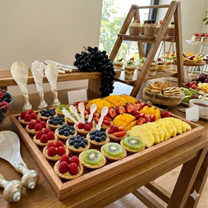 Plateaux rectangulaires décoratifs en bois d'acacia de qualité supérieure pour la vente en gros – Idéaux pour le salon, la chambre, l'entrée et la cuisine - Product Image 3