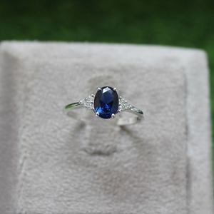 Anillo de Plata de Ley 925 con Zafiro Azul Ovalado y Diseño de Viña Trenzada, Anillo de Promesa Elegante, Joyería con Piedra de Nacimiento, Regalo para Mujer - Product Image 5