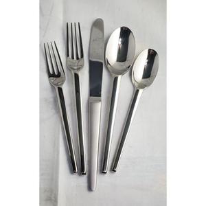 Ensemble de couverts de style moderne, 3 pièces, compatibles lave-vaisselle, écologiques, en acier inoxydable, manches beiges, pour fêtes et événements - Product Image 5